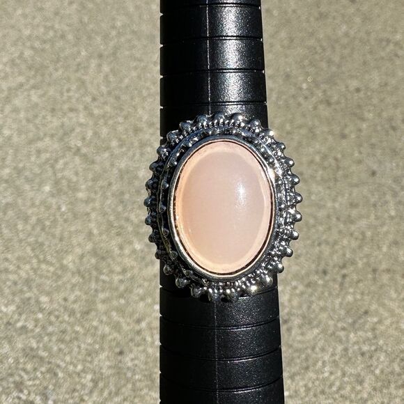 NEW Oval Peach Pink Cream Rose Quartz Vintage-inspired Silver Art Deco Ring Sz 9 - Picture 2 of 13